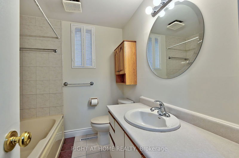 34 Oakley Blvd  Toronto, M1P 3P3 | Image 15