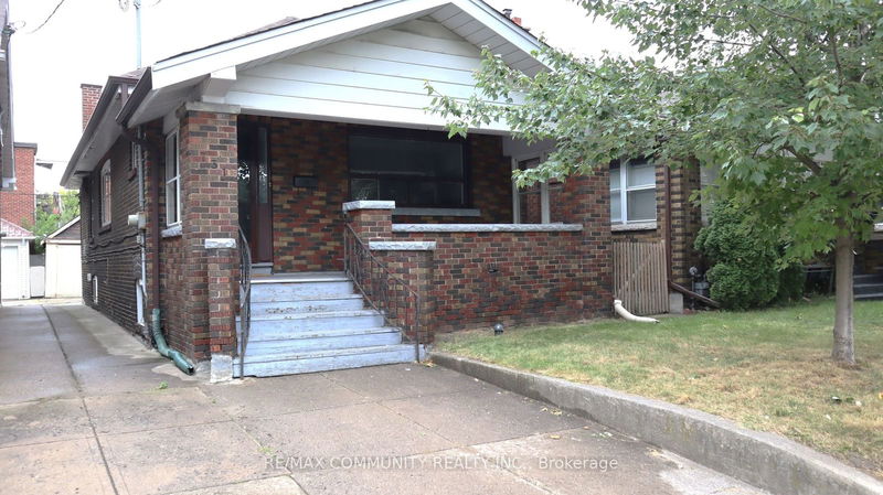 home for lease on Main Fl-731 Coxwell Avenue