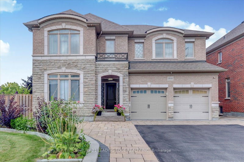 1881 Pine Grove Ave  Pickering, L1V 1K7 | Image 1