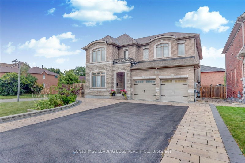 1881 Pine Grove Ave  Pickering, L1V 1K7 | Image 3