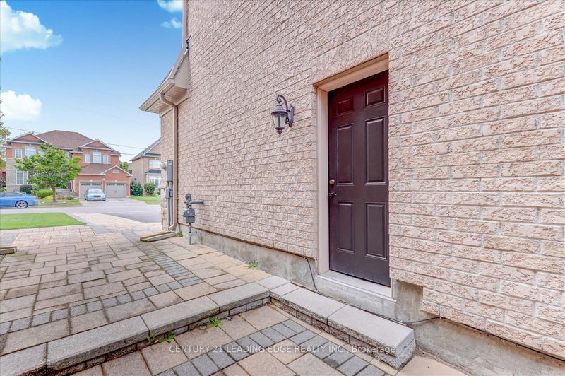 1881 Pine Grove Ave  Pickering, L1V 1K7 | Image 38