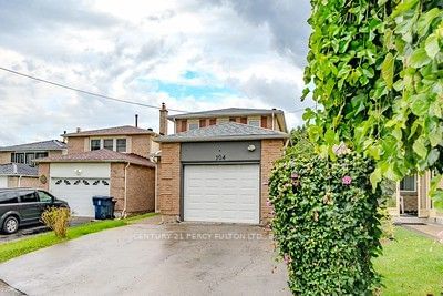 104 Shady Hollow Dr  Toronto, M1V 2L8 | Image 2