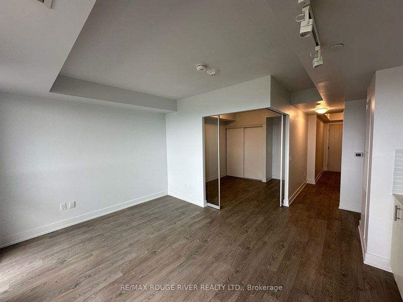 home for lease on 2221-2550 Simcoe Street N