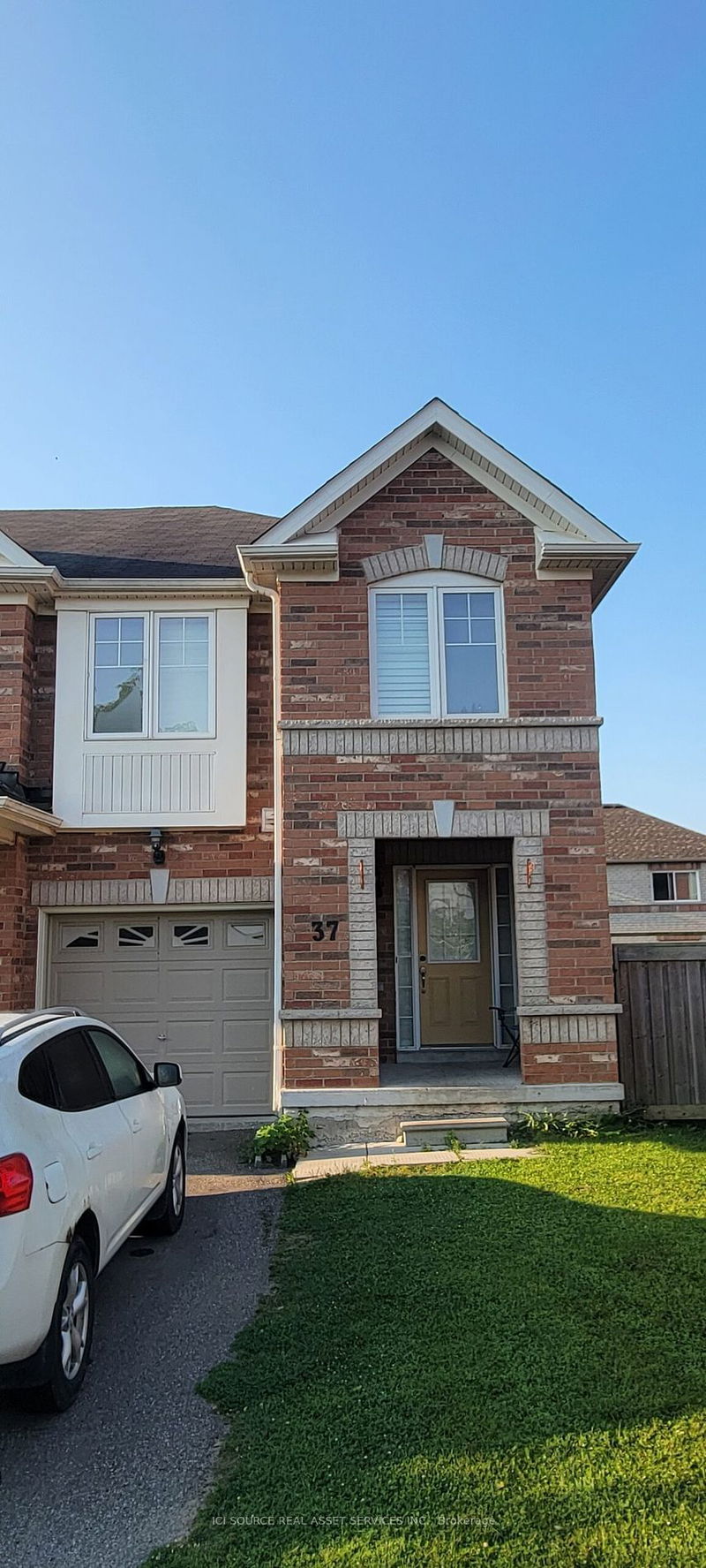 home for lease on 37 Rivitt Place