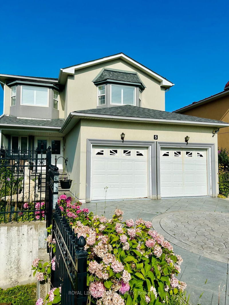 home for lease on (Upper)-5 Scarboro Avenue