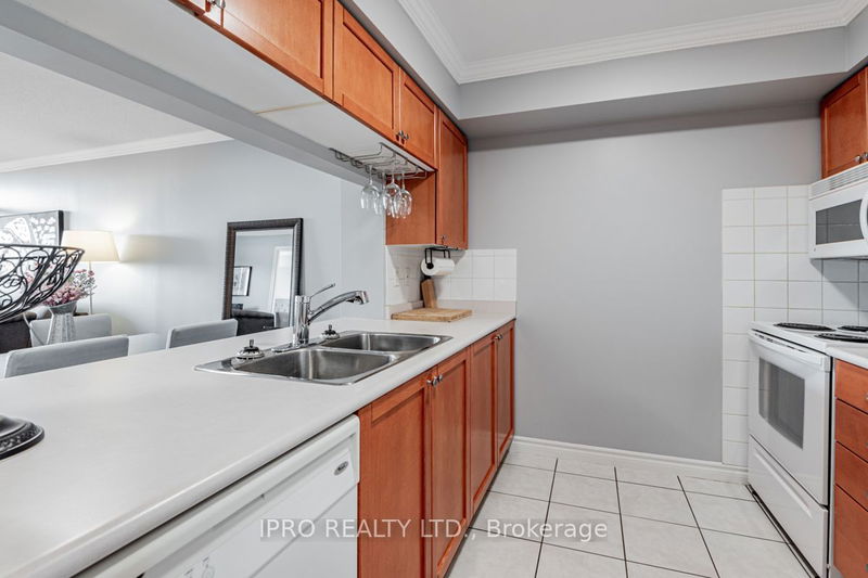  1224 - 18 Mondeo Dr  Toronto, M1P 5C8 | Image 6