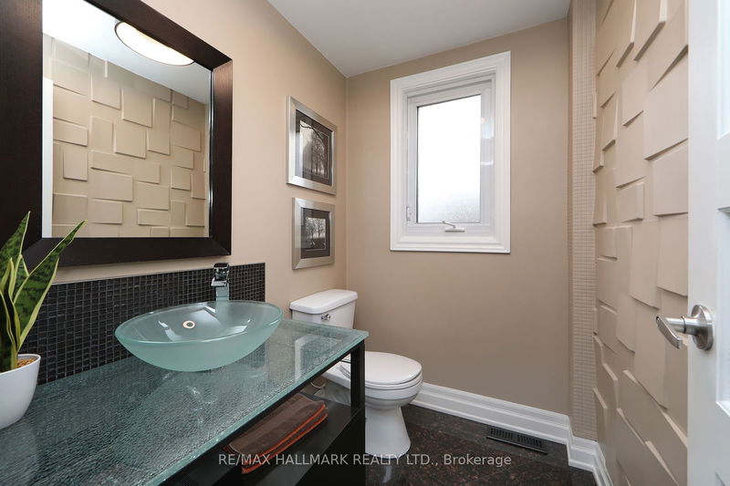 82 Lankin Blvd  Toronto, M4J 4X3 | Image 16