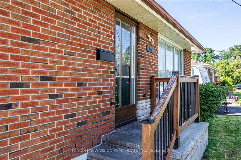 371 Rossland Rd E Oshawa, L1G 2X2 | Image 3