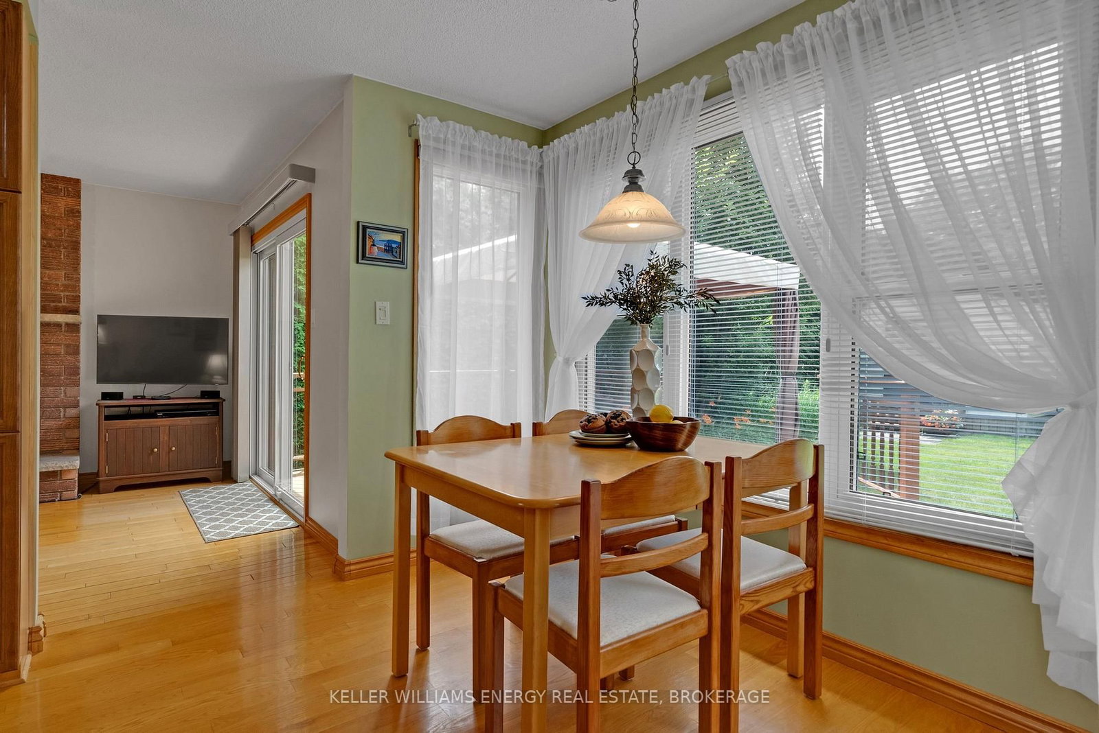 Listing Image 7