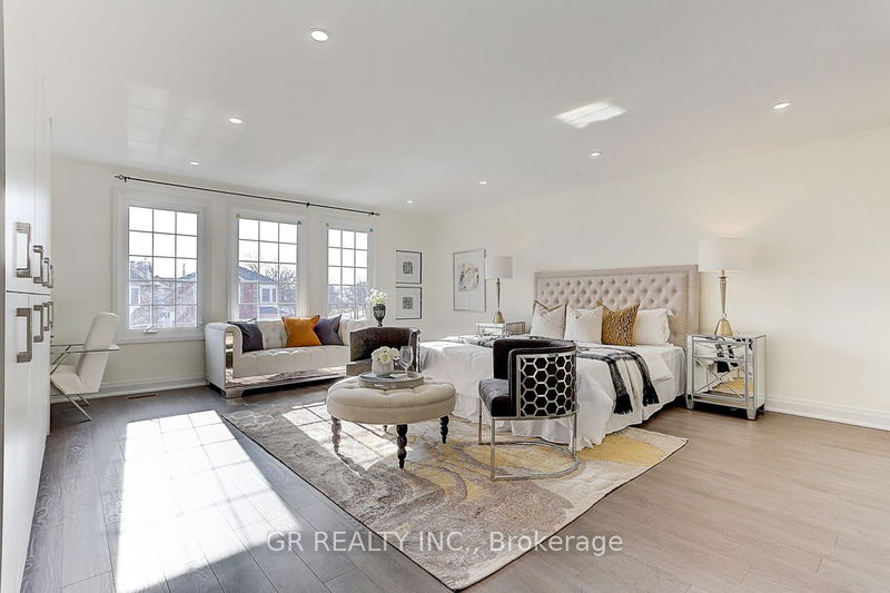 home for sale on 6 New Forest Square
