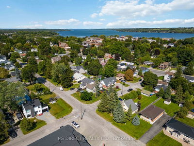 329 Clark St, Scugog - Port Perry image-0-1