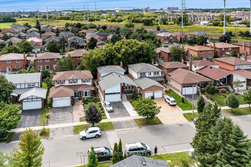 home for sale on 56 Braymore Boulevard