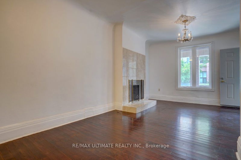 2 Dearbourne Ave  Toronto, M4K 1M7 | Image 6