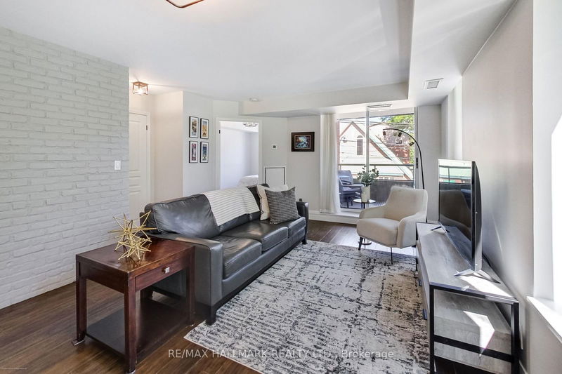  220 - 1733 Queen St E Toronto, M4L 6S9 | Image 1