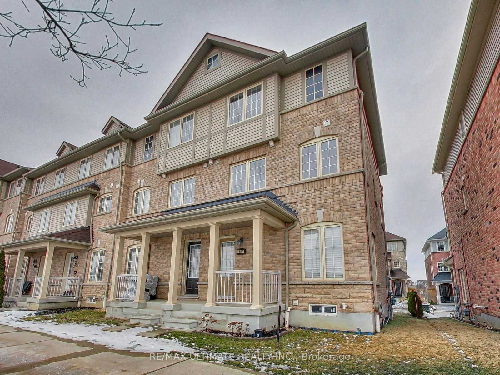 Building in 487 Rossland Road