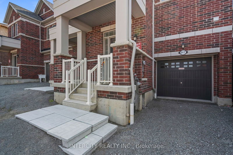 917 Elizabeth Mackenzie Dr  Pickering, L1X 0P5 | Image 3