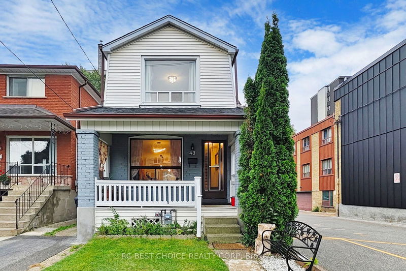 43 Torrens Ave  Toronto, M4K 2H9 | Image 1