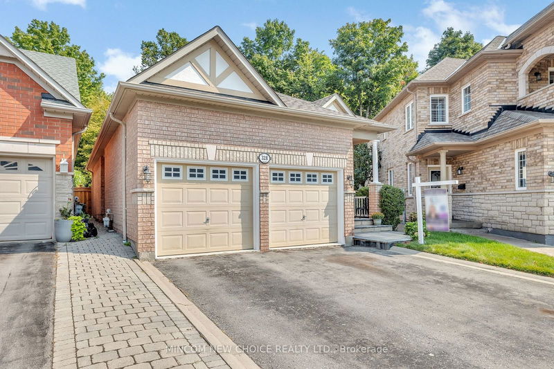 328 Mapleview Crt  Pickering, L1X 2X3 | Image 2