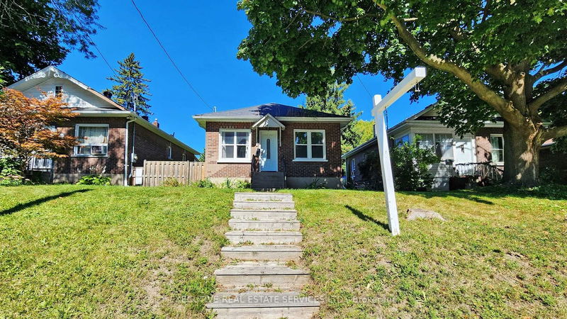 home for lease on 86 Bloor Street W