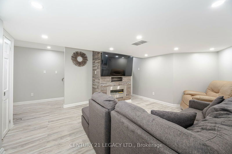 8 Kirkham Dr  Ajax, L1S 5K5 | Image 35