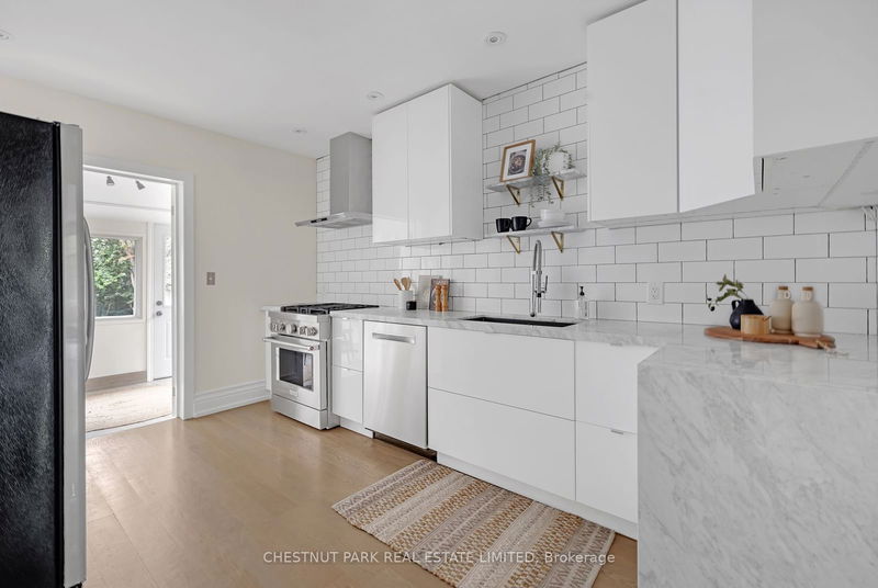 32 West Ave  Toronto, M4M 2L8 | Image 7