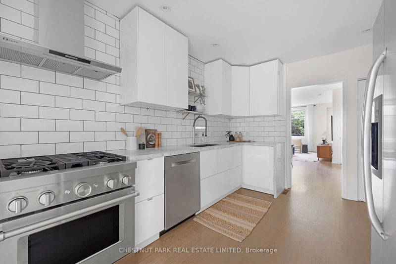 32 West Ave  Toronto, M4M 2L8 | Image 9