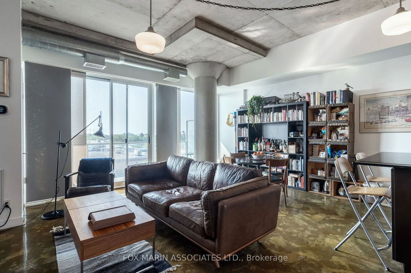 home for lease on 611-201 Carlaw Avenue