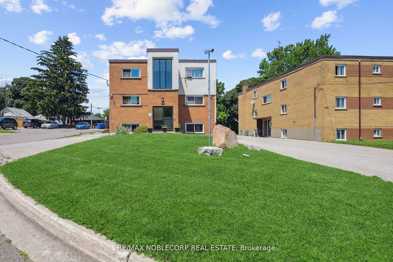 home for lease on 5-362 Elgin Court