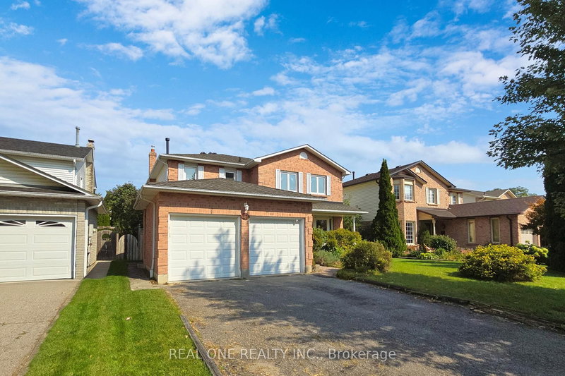 27 Gladiola Crt E, Whitby, L1R 1N8 | Image 3