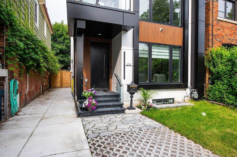 978 Carlaw Ave  Toronto, M4K 3M1 | Image 2