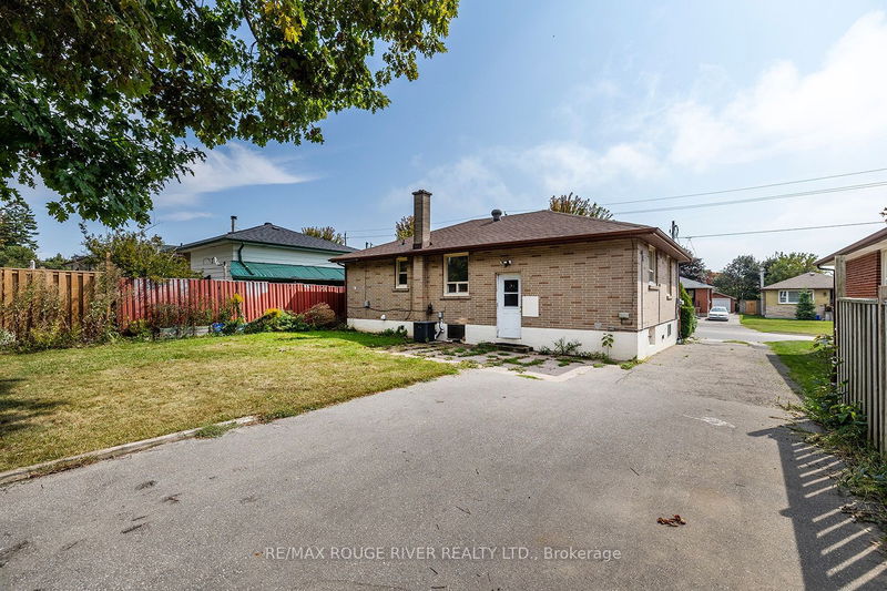 760 Phillip Murray Ave  Oshawa, L1J 1J3 | Image 2