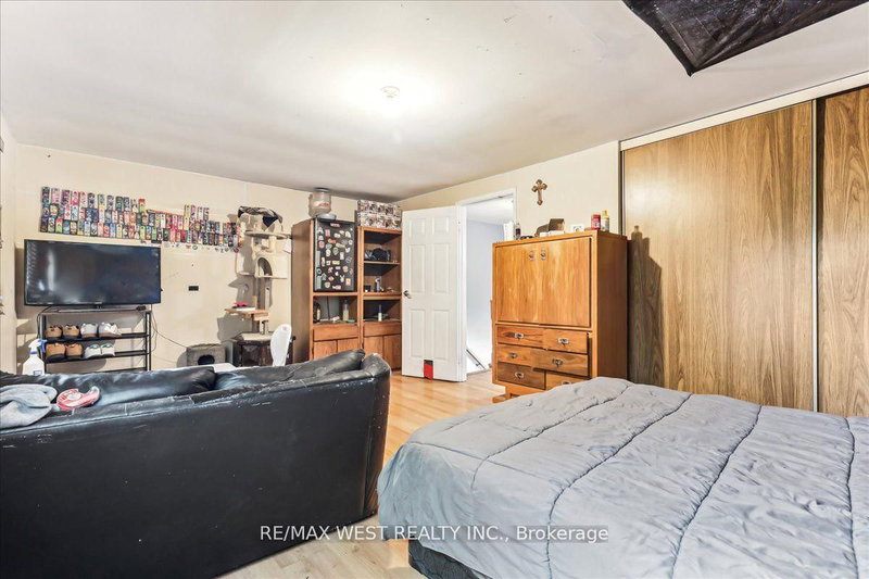 195 Castlebar Cres, Oshawa, L1J 7B3 | Image 3