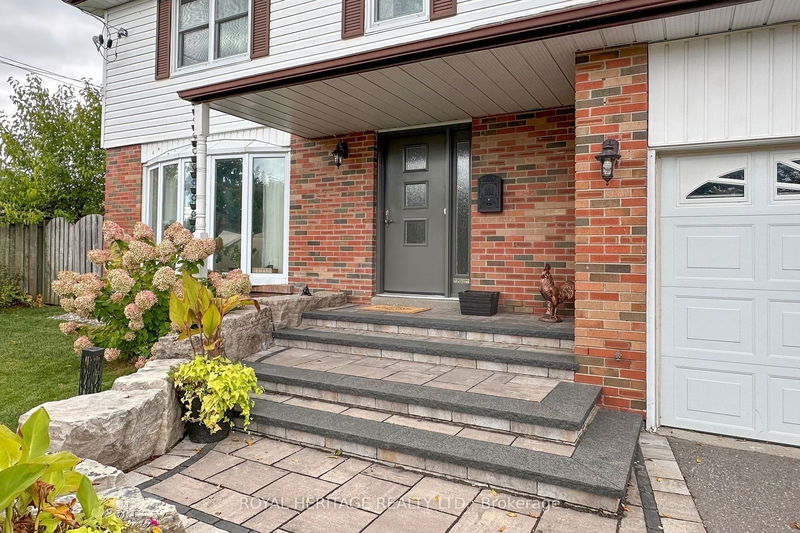 820 Hanworth Crt  Pickering, L1W 2K6 | Image 3