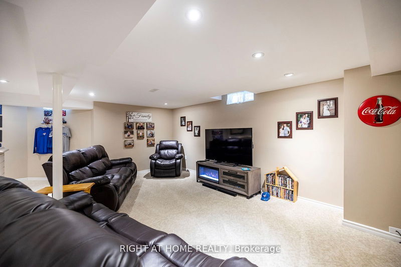 765 Barnes Cres  Oshawa, L1J 8K1 | Image 25