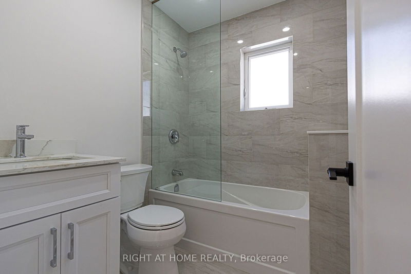 961 Victoria Pk Ave  Toronto, M4B 2J4 | Image 16