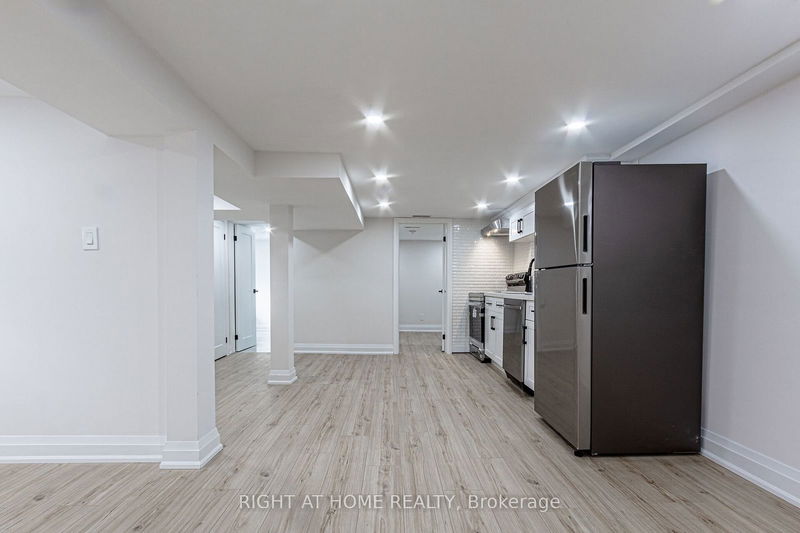 961 Victoria Pk Ave  Toronto, M4B 2J4 | Image 30