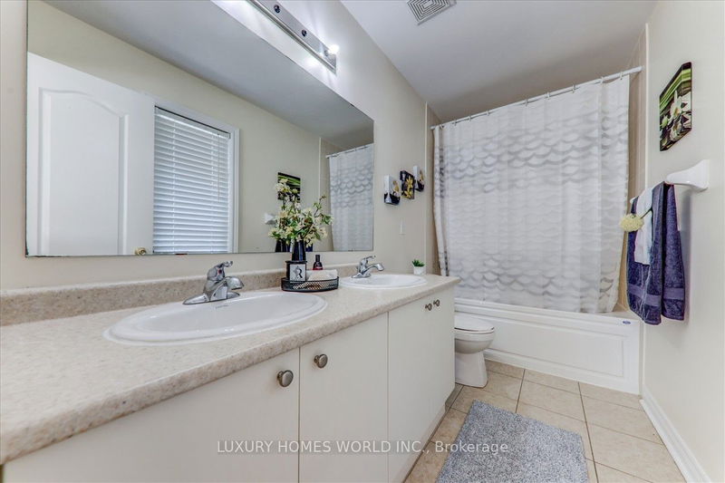 1519 Spinnaker Mews  Pickering, L1X 0C8 | Image 24