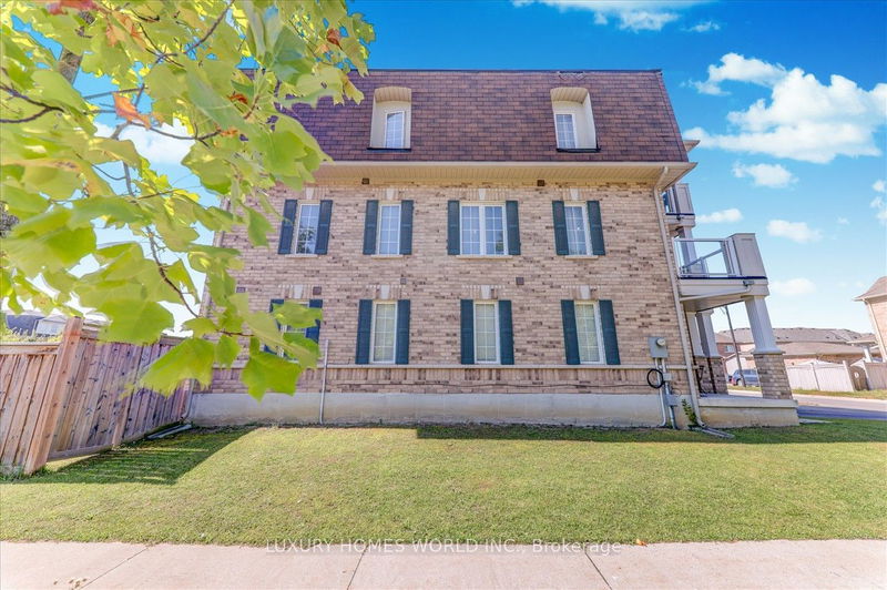 1519 Spinnaker Mews  Pickering, L1X 0C8 | Image 5