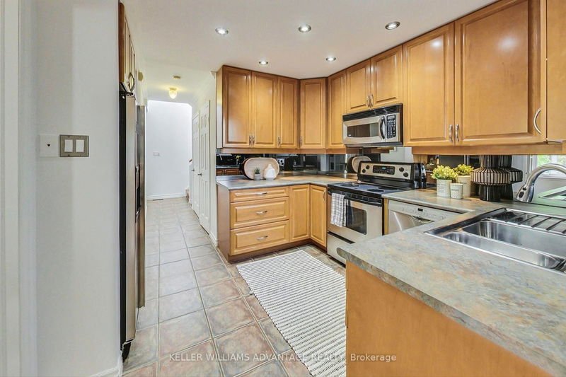 106 Yardley Ave  Toronto, M4B 2B1 | Image 11