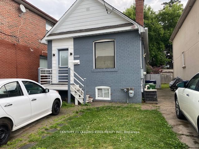 home for lease on Main Fl-1323 Woodbine Avenue