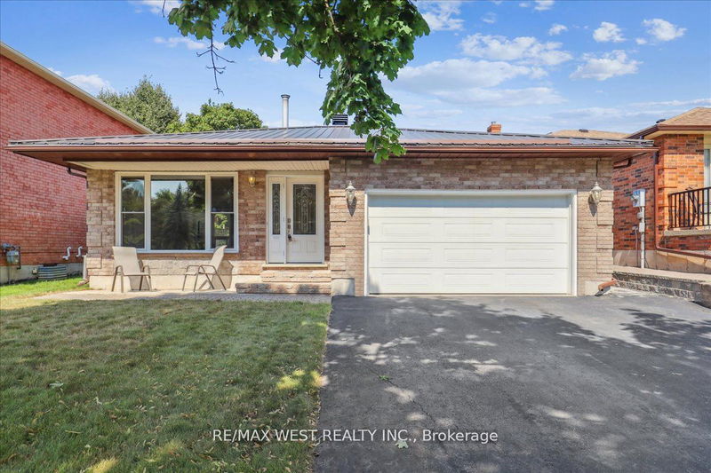 40 Barley Mill Cres  Clarington, L1C 4E8 | Image 1