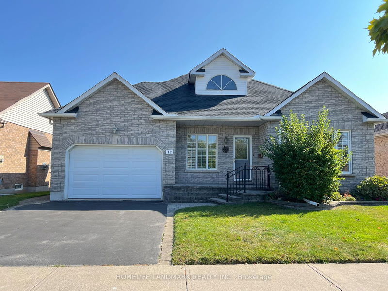 home for lease on 49 Waterbury Crescent