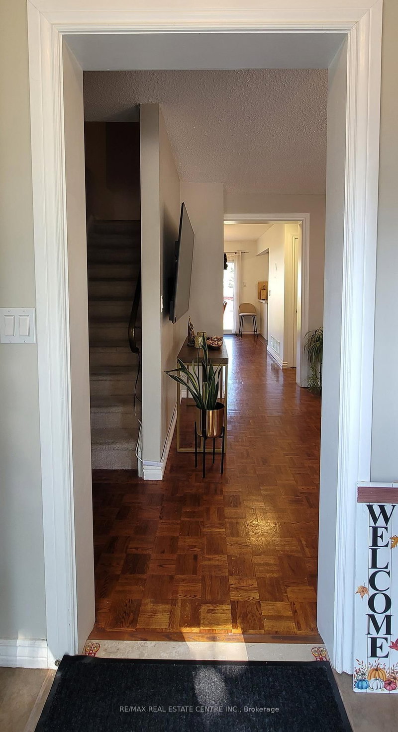 1312 Cherrydown Dr, Oshawa, L1H 8C9 | Image 3