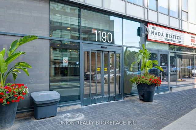 917 - 1190 Dundas Street