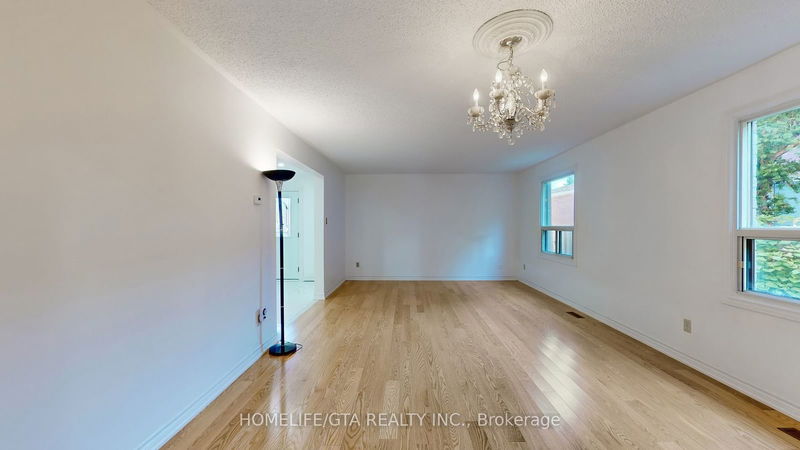 37 Roxanne Cres  Toronto, M1V 4J3 | Image 3