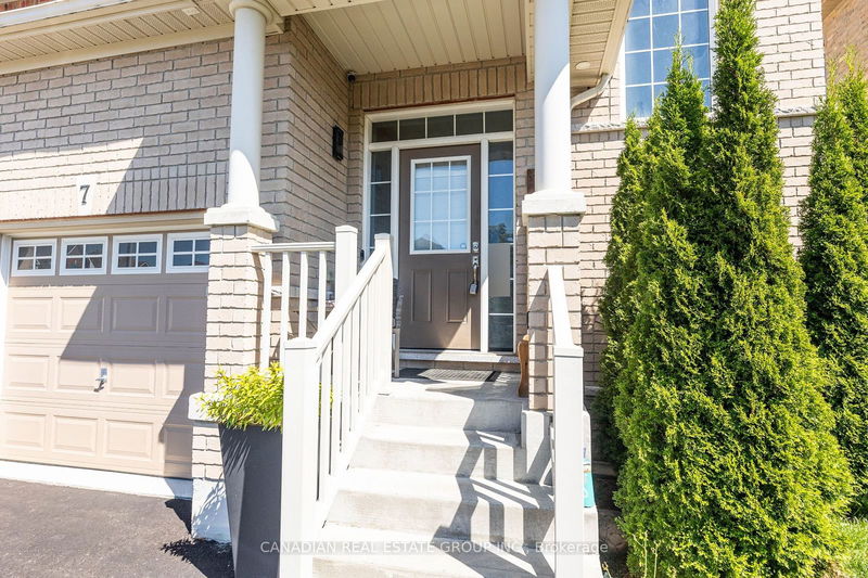 7 McDonald Cres  Clarington, L1B 0E2 | Image 3