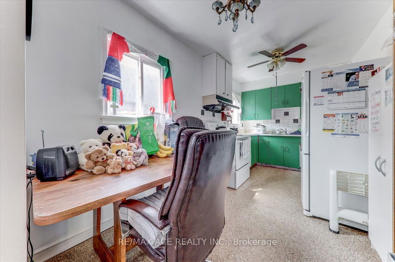 58 Beacon Rd  Toronto, M1P 1G7 | Image 9