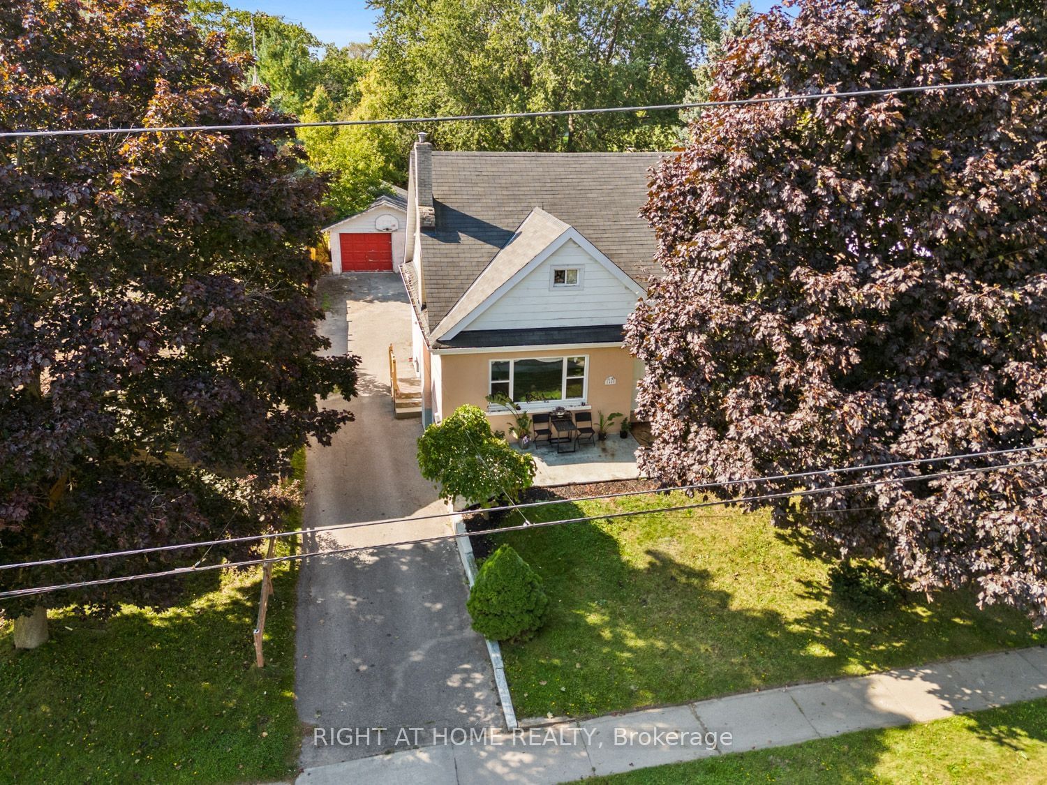 Semi-Detached House sold at 1402 Simcoe Street, Oshawa, Lakeview, L1H 4M4 - MLS: E9363746