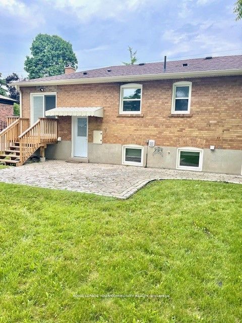 home for lease on Bsmt-312 Cochrane Street