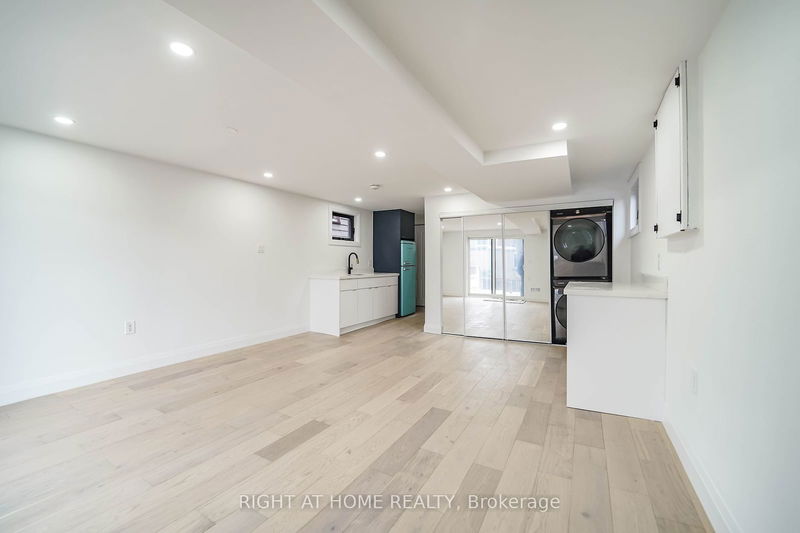 127 Duvernet Ave  Toronto, M4E 1V5 | Image 32